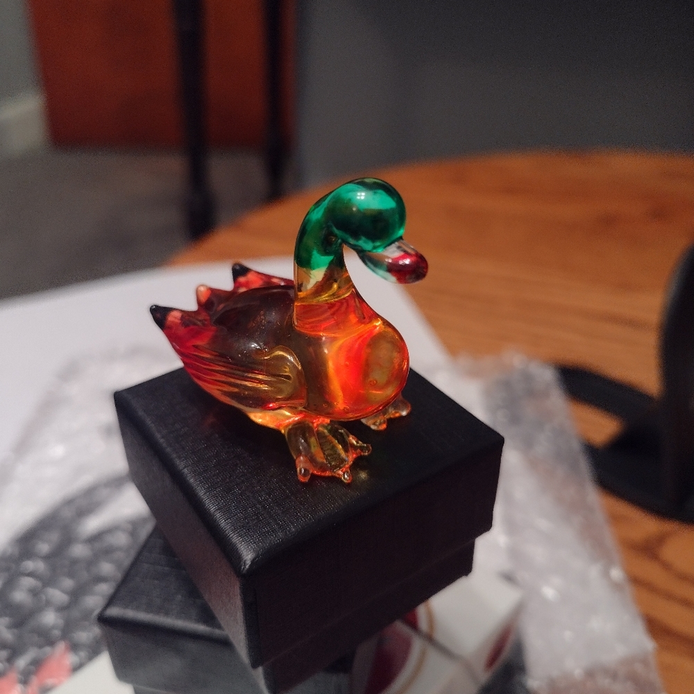 Collectable Small glass duck statue